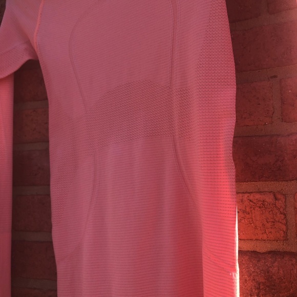 Lululemon Swift long sleeve. Size 4. - Picture 9 of 14